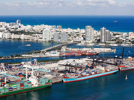 van tai bien den cang miami